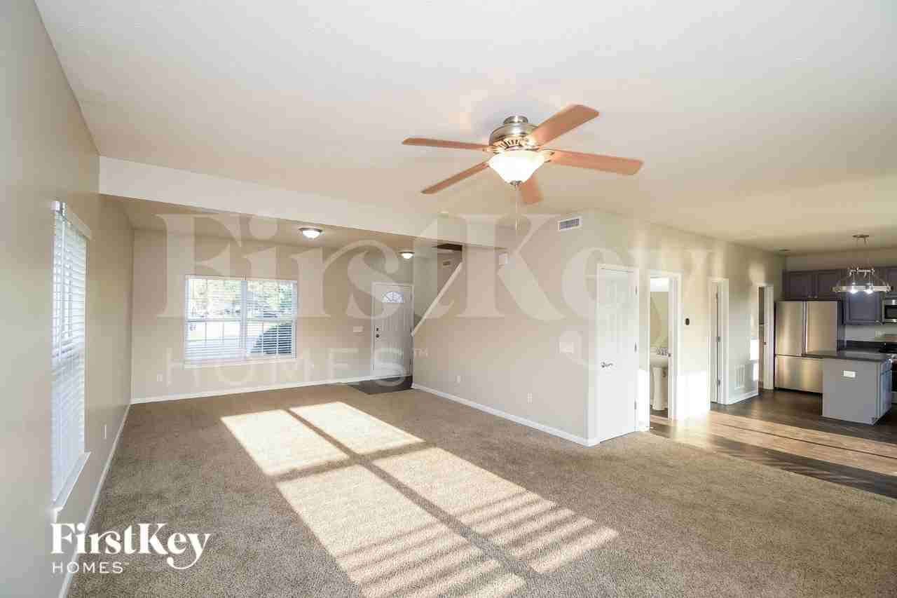 8728 N Springview Dr - Photo 2 of 19