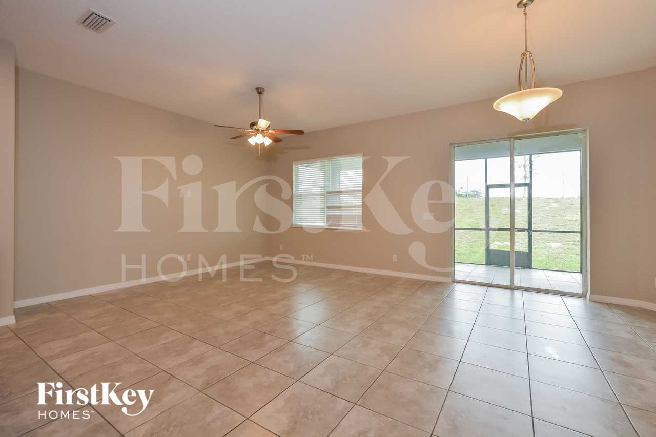 824 Grand Hilltop Dr - Photo 2 of 15