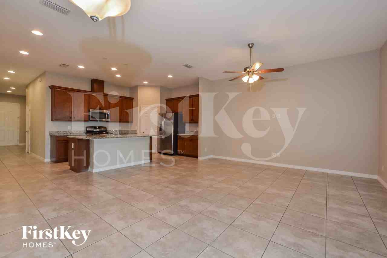 824 Grand Hilltop Dr - Photo 3 of 15