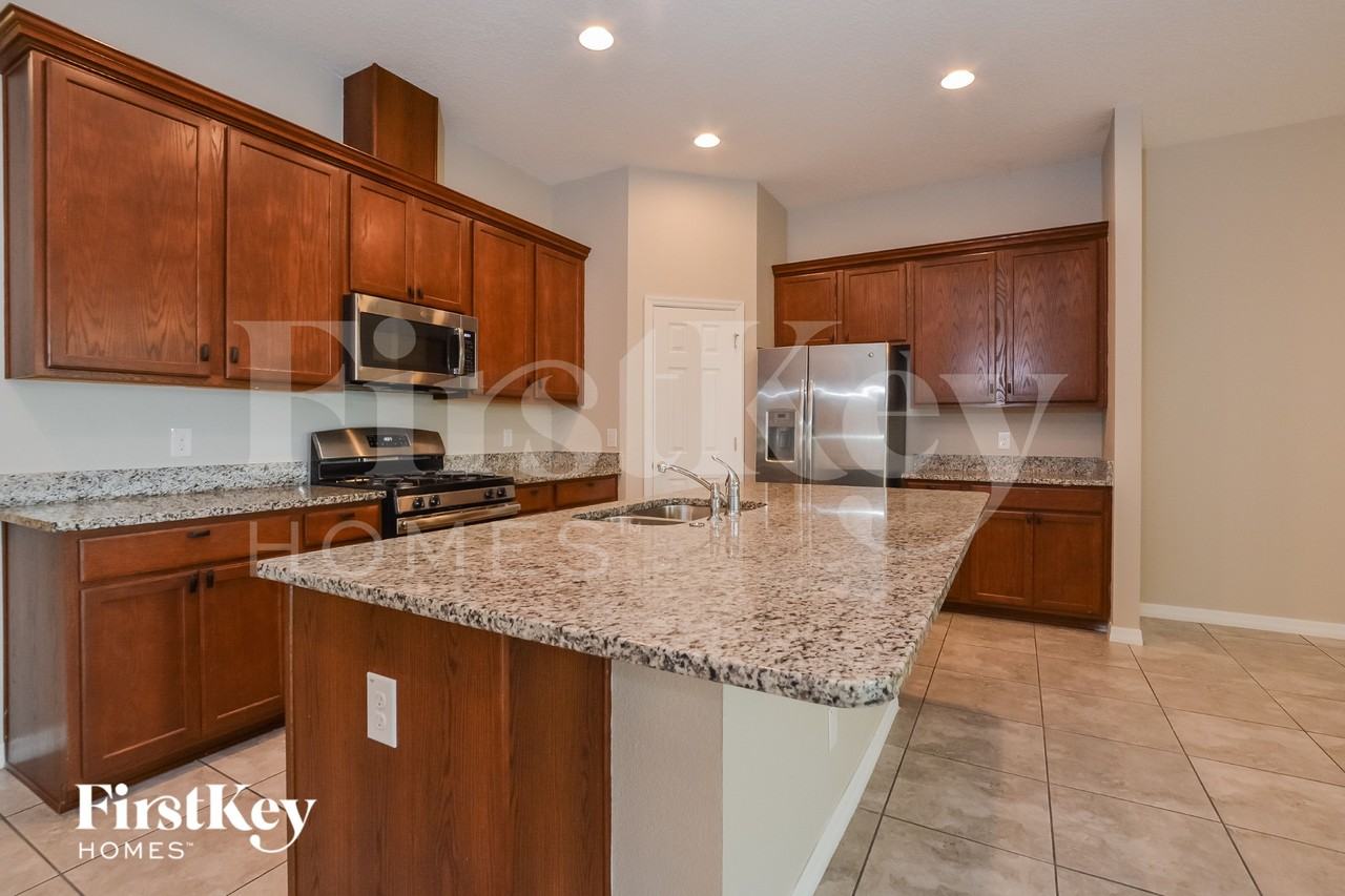 824 Grand Hilltop Dr - Photo 4 of 15