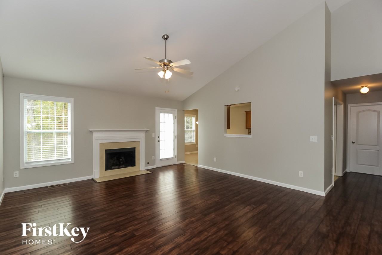 88 Wyndham Walk - Photo 2 of 15