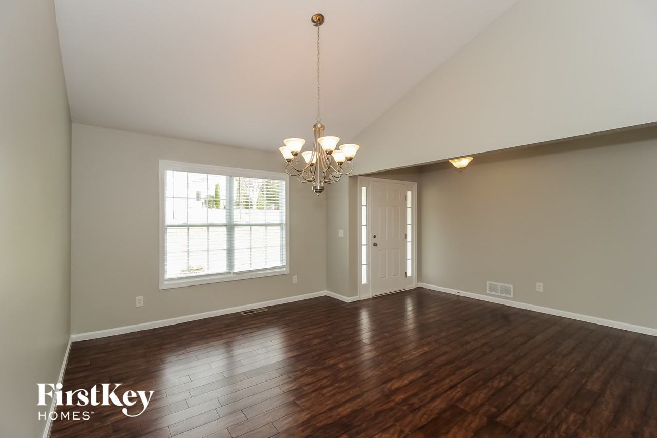 88 Wyndham Walk - Photo 4 of 15
