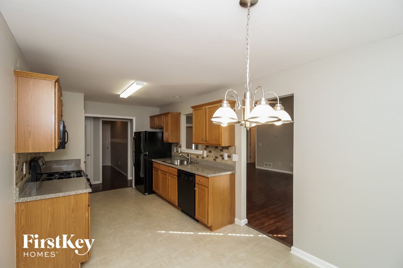 88 Wyndham Walk - Photo 6 of 15