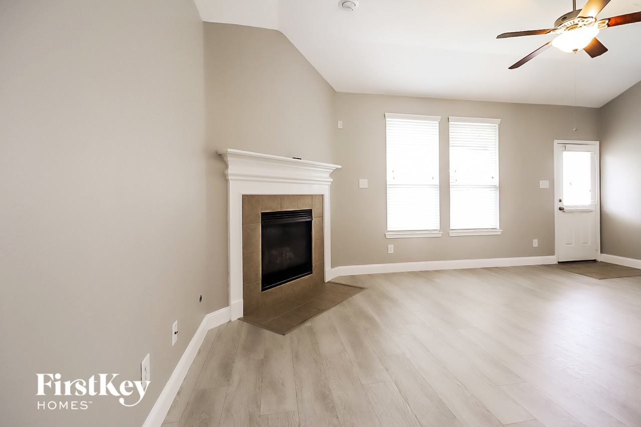30807 Gardenia Trace Dr - Photo 2 of 15
