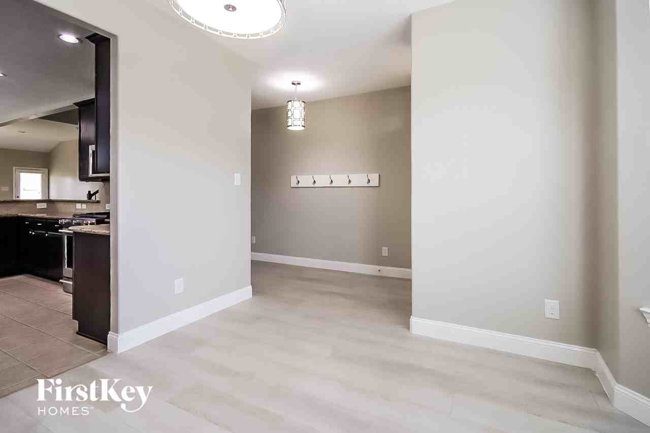 30807 Gardenia Trace Dr - Photo 4 of 15