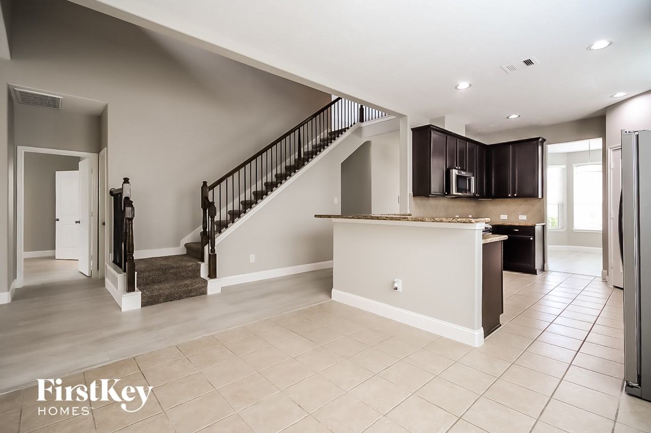 30807 Gardenia Trace Dr - Photo 5 of 15