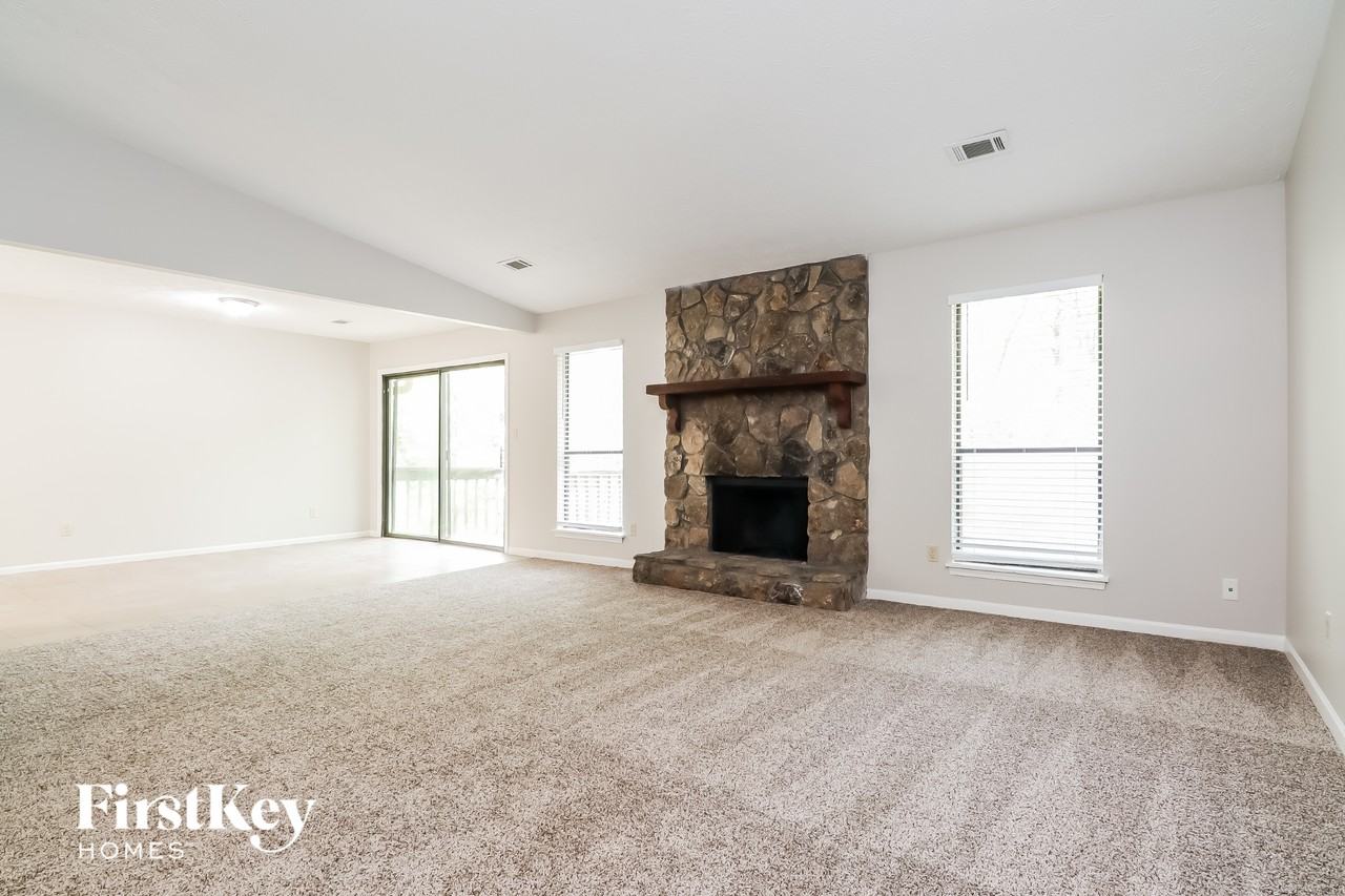 3226 Deshong Dr - Photo 4 of 15