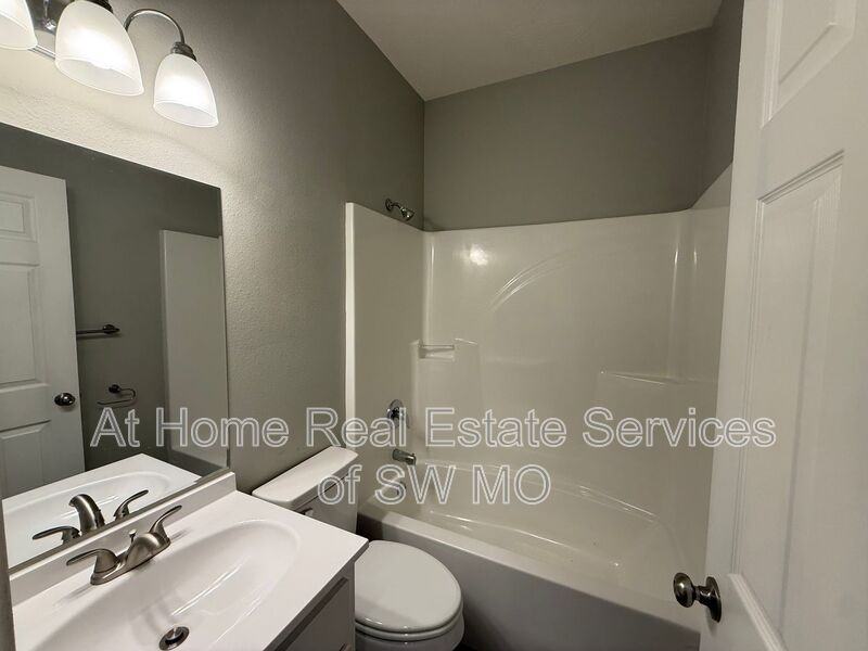 1080 S Mission Ave - Photo 7 of 12