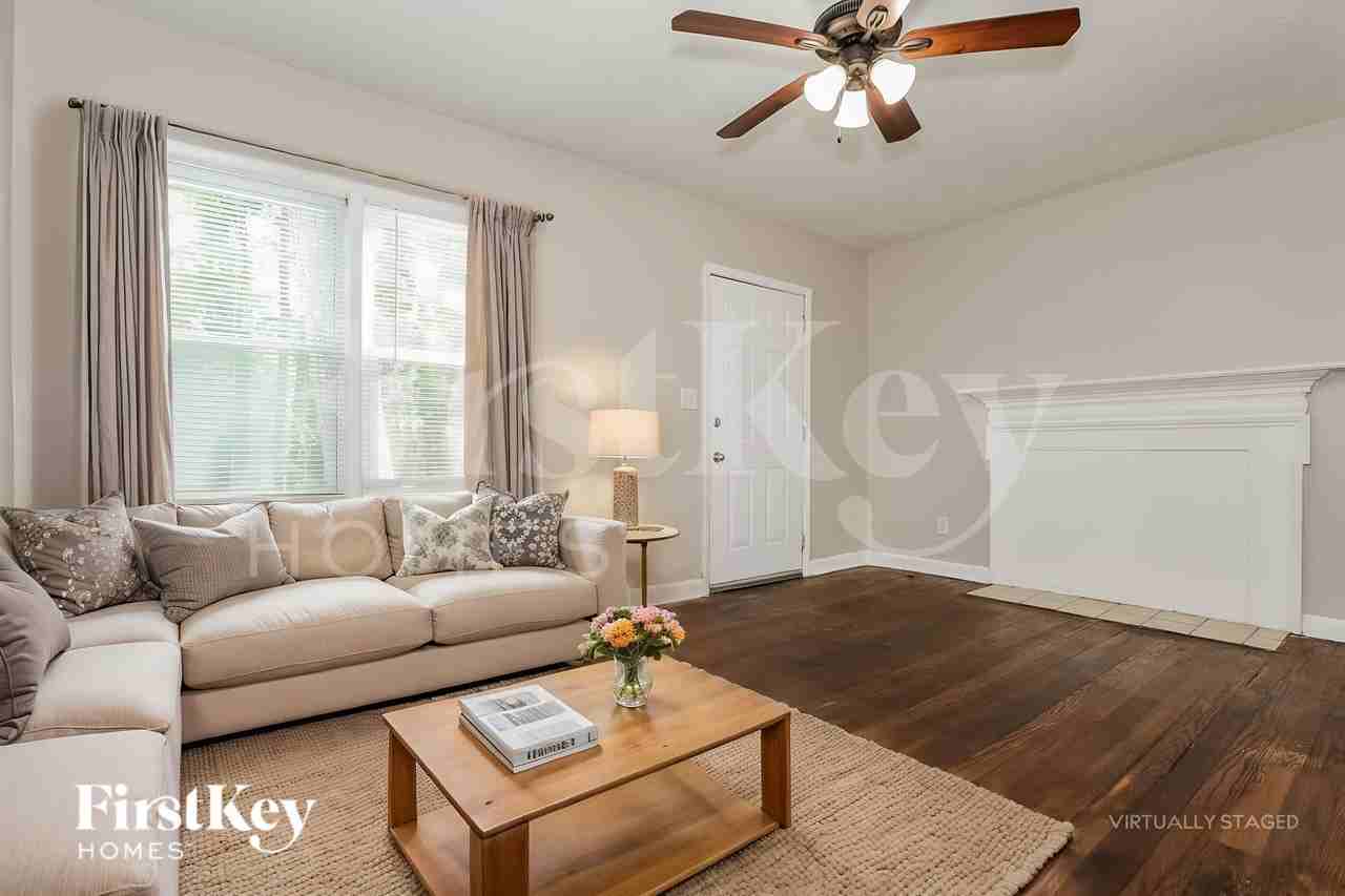 1731 N Olympian Way Sw - Photo 3 of 19