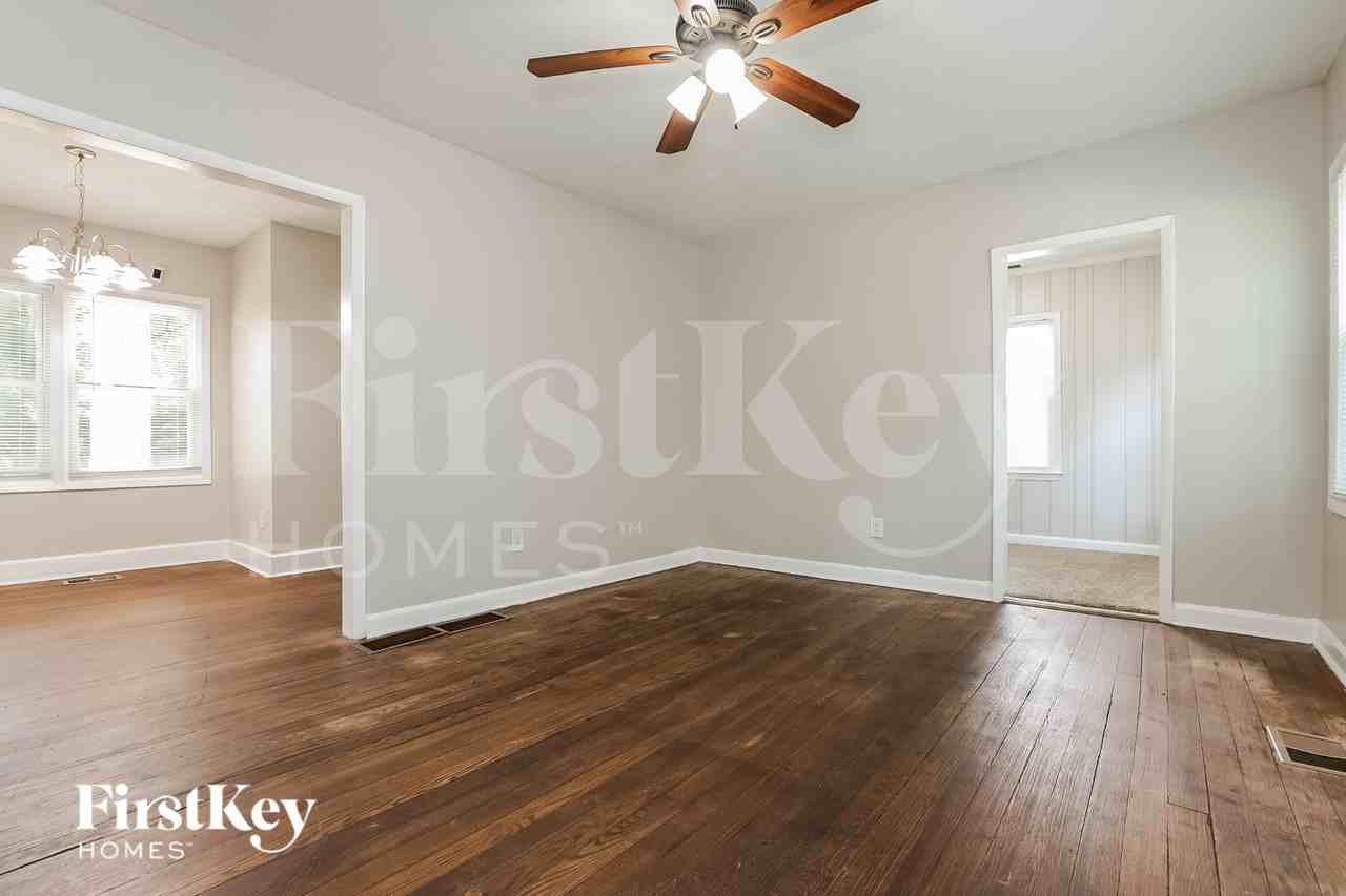 1731 N Olympian Way Sw - Photo 4 of 19