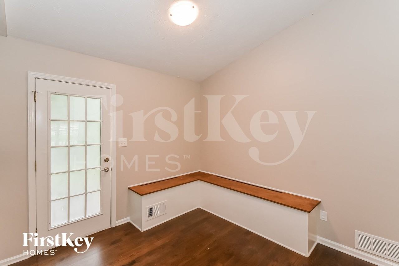 855 Clyde Cole Rd - Photo 5 of 15