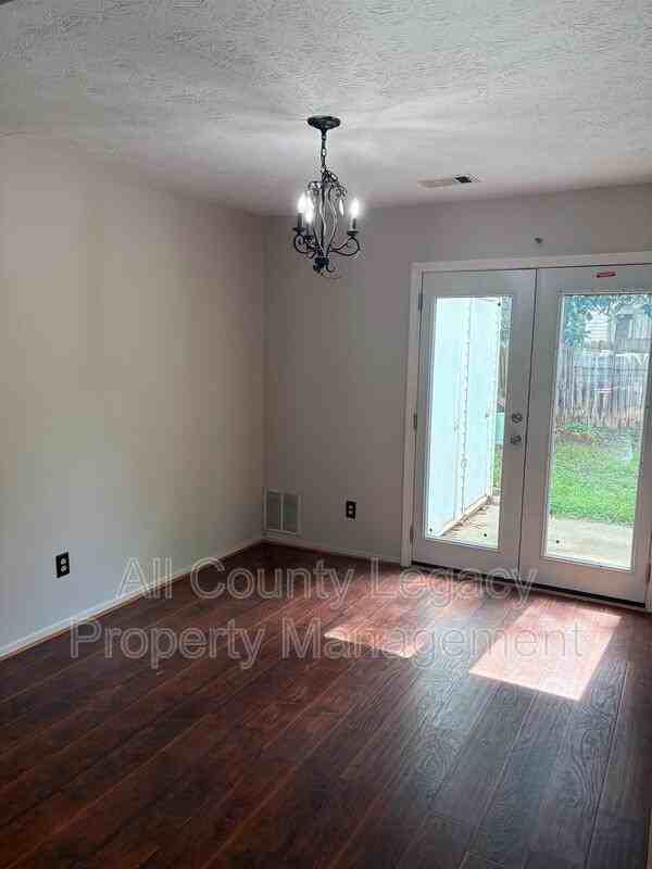 5774 Wells Cir - Photo 4 of 11