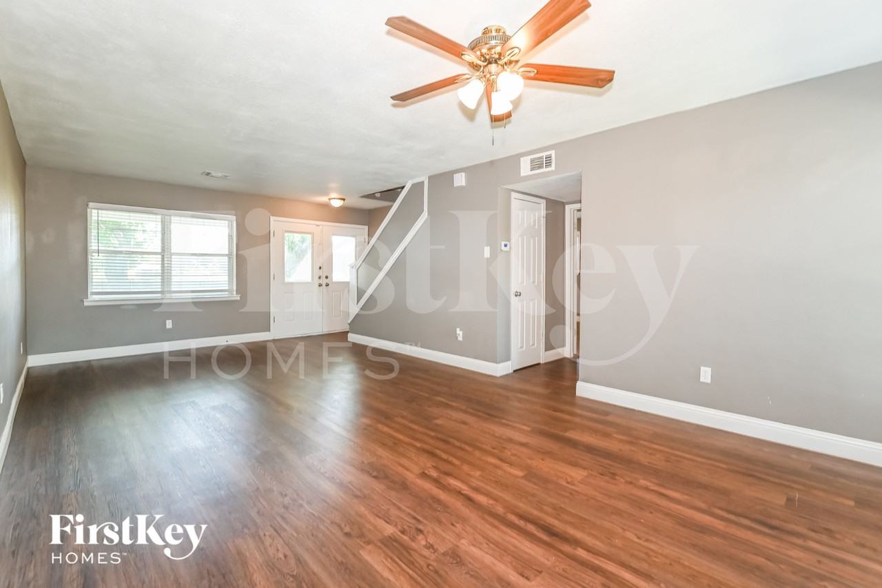 7709 Texridge Dr - Photo 3 of 15