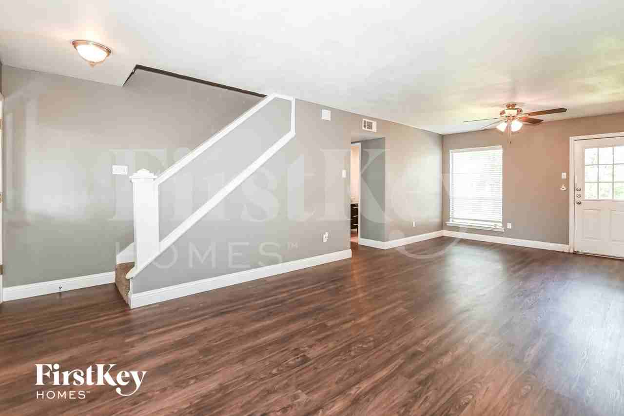 7709 Texridge Dr - Photo 4 of 15