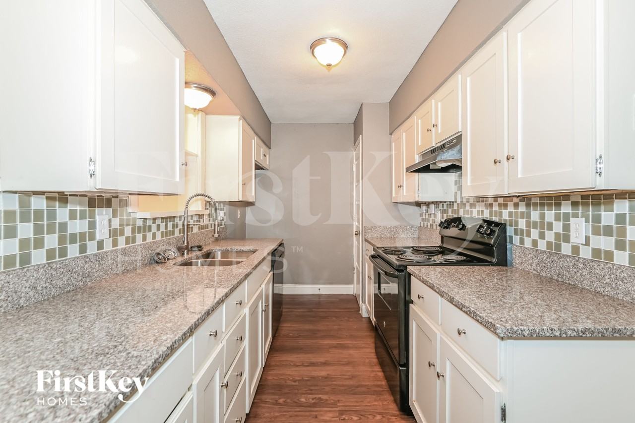 7709 Texridge Dr - Photo 5 of 15