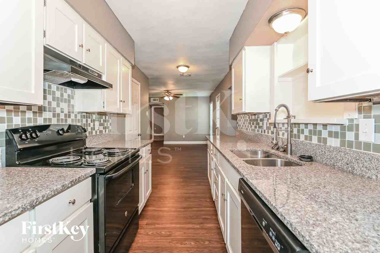 7709 Texridge Dr - Photo 6 of 15