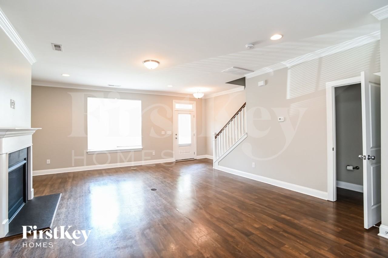 8736 Aspinwall Dr - Photo 4 of 16