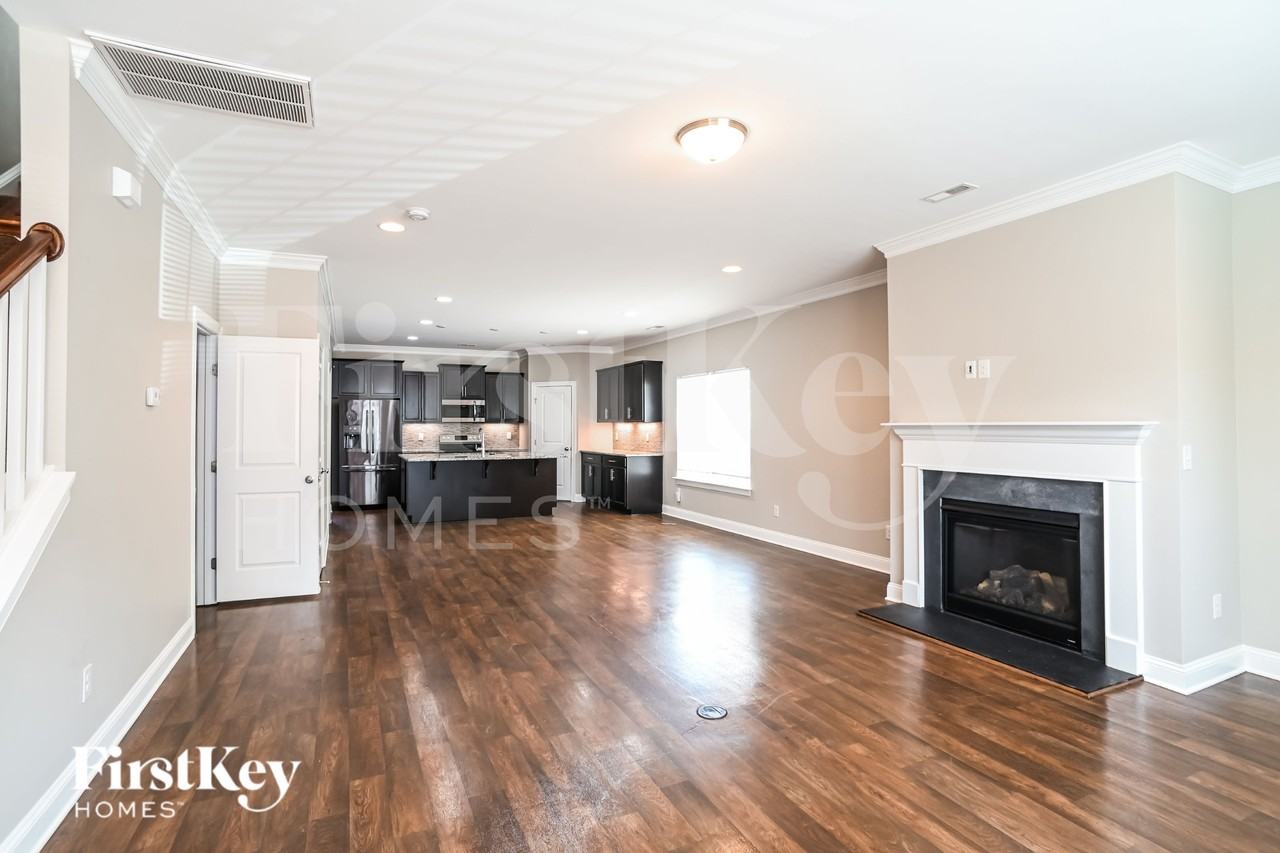 8736 Aspinwall Dr - Photo 5 of 16