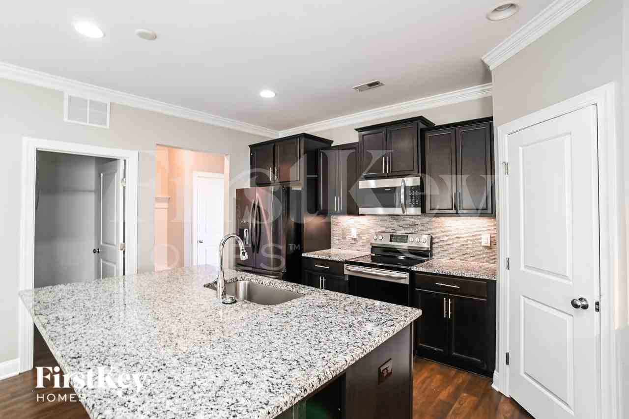 8736 Aspinwall Dr - Photo 7 of 16