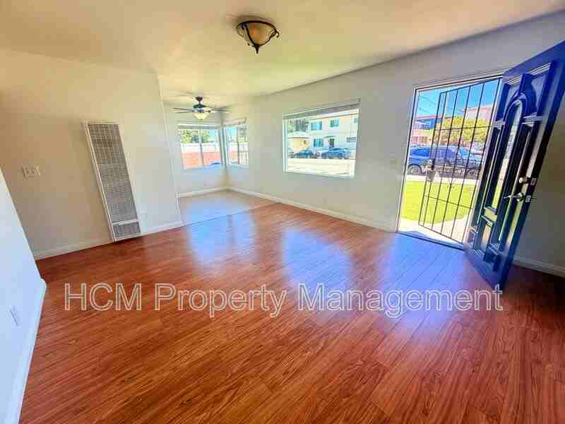 922 W 25th St #1 - Photo 3 of 26
