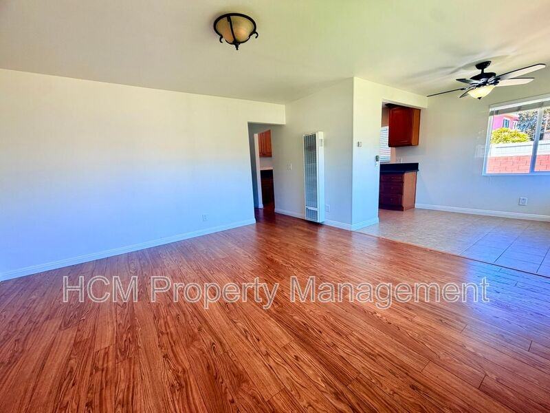 922 W 25th St #1 - Photo 4 of 26