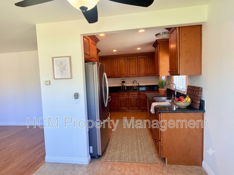 922 W 25th St #1 - Photo 5 of 26