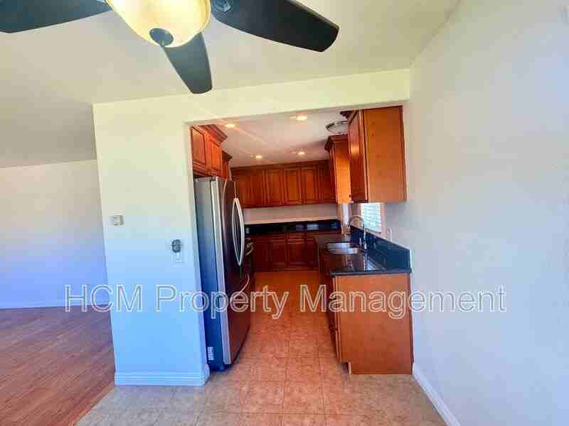 922 W 25th St #1 - Photo 6 of 26