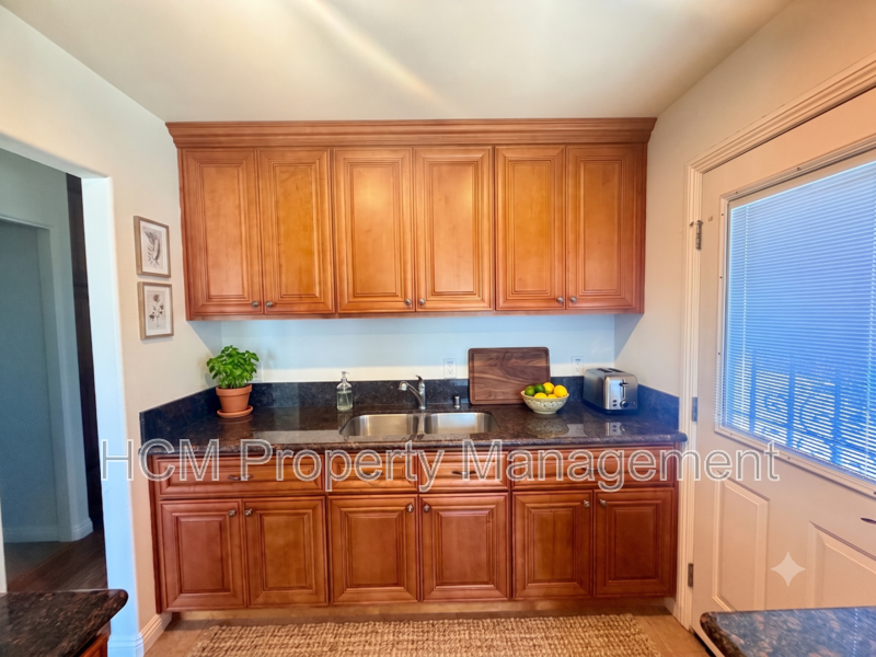 922 W 25th St #1 - Photo 7 of 26