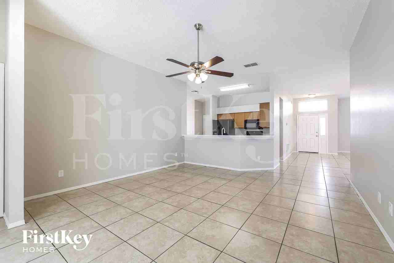 2639 Chatham Cir - Photo 3 of 15