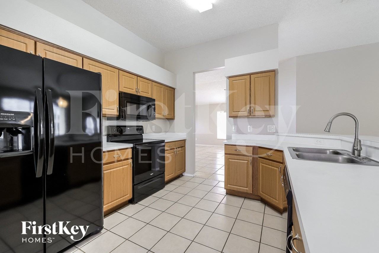 2639 Chatham Cir - Photo 6 of 15