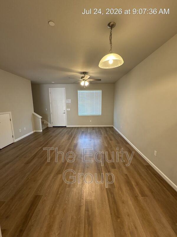 505 S Summit St #103 - Photo 4 of 16