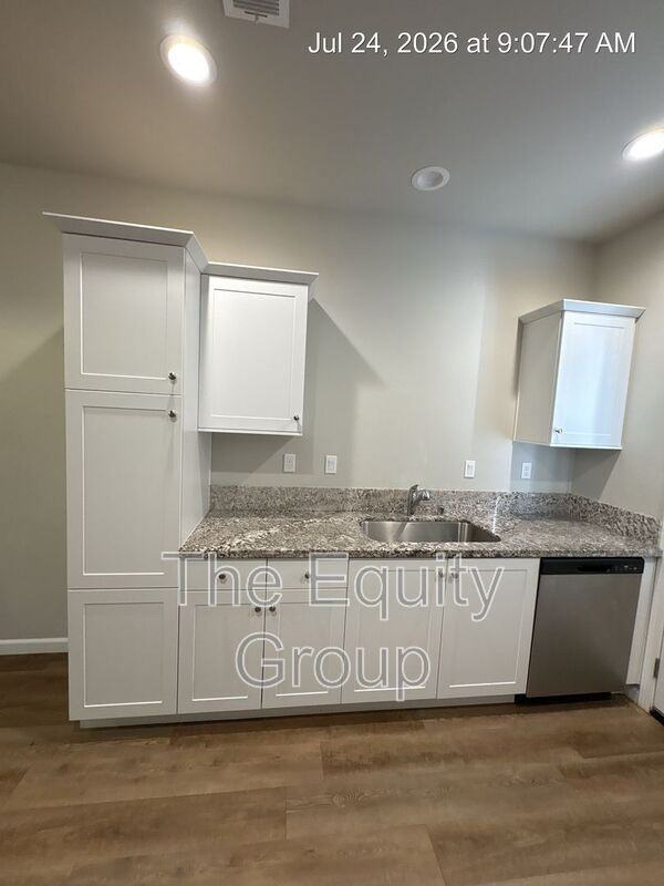 505 S Summit St #103 - Photo 6 of 16