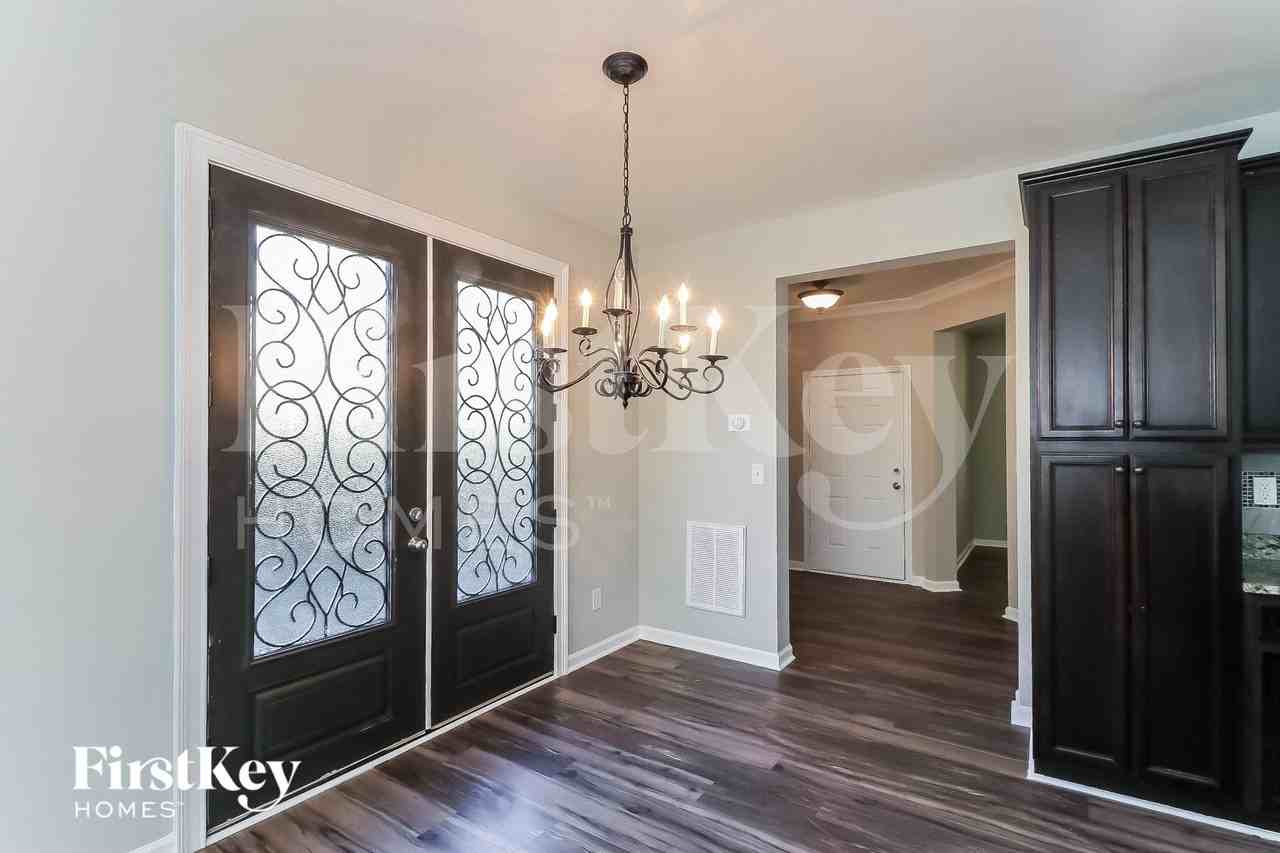 3827 Humber Ct - Photo 4 of 15
