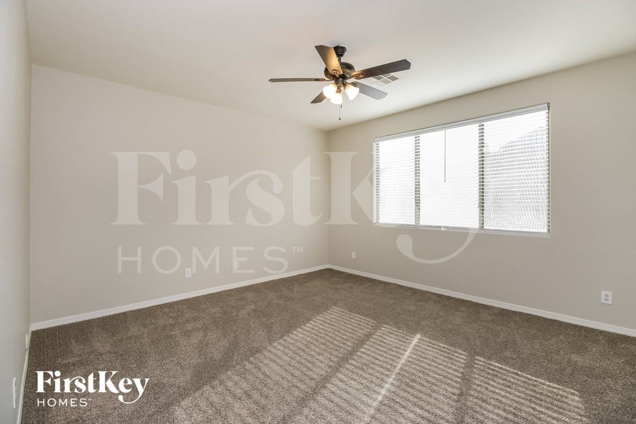 635 W Desert Hills Dr - Photo 7 of 15