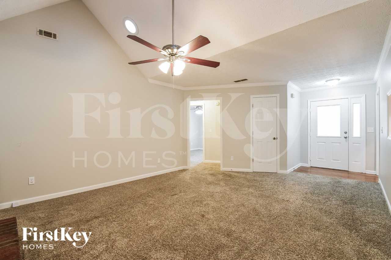 2403 Windridge Dr Ne - Photo 2 of 16