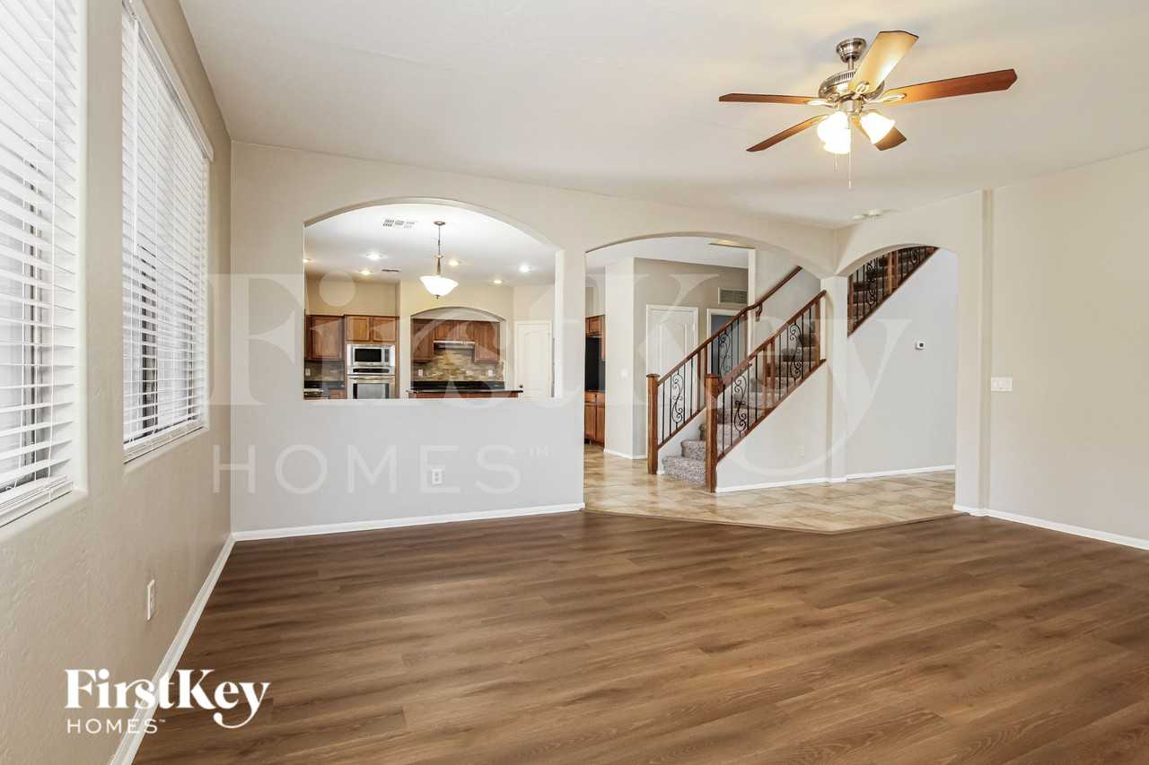 16110 W Miami St - Photo 3 of 19