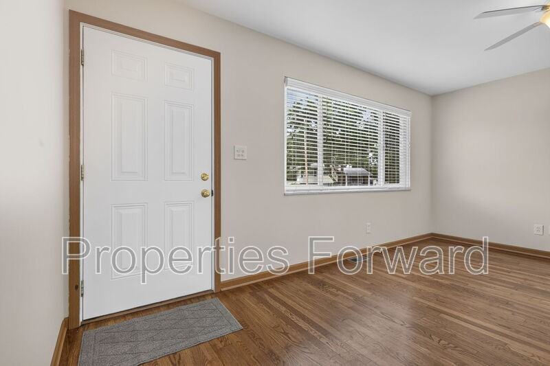 3127 Thomas Ave - Photo 6 of 37