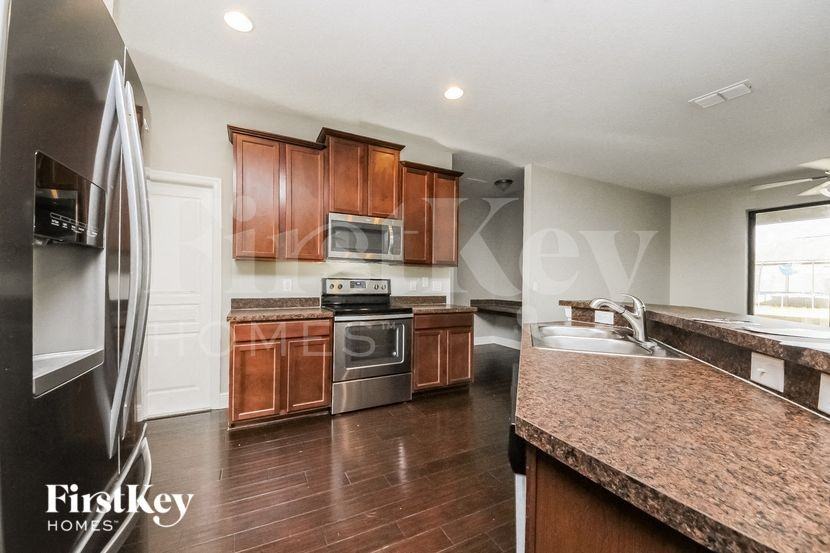 4705 Blackthorn Cir - Photo 4 of 15
