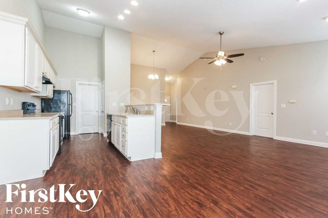 9778 Rhodes Ln - Photo 3 of 15