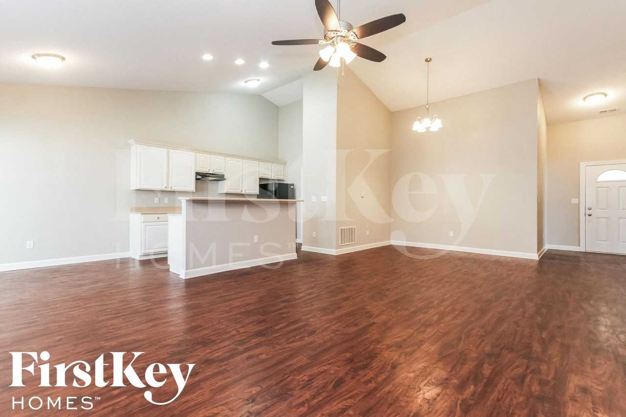 9778 Rhodes Ln - Photo 4 of 15