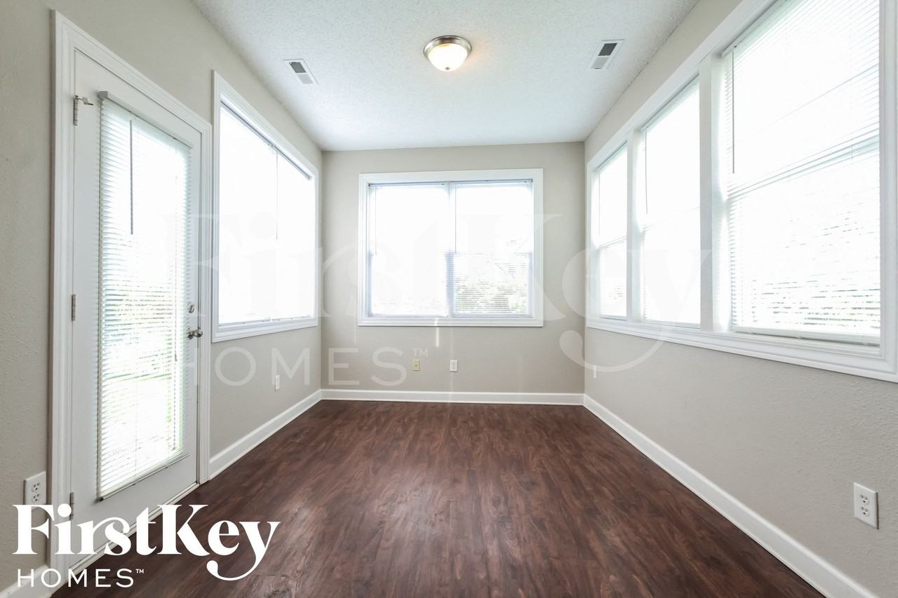 9778 Rhodes Ln - Photo 6 of 15