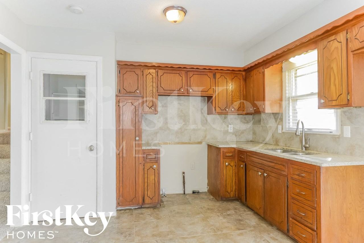 8913 E 90th Ter - Photo 5 of 15