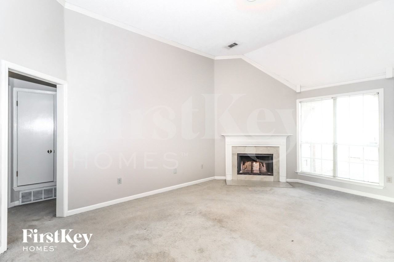 726 Silver Sands Dr - Photo 3 of 15