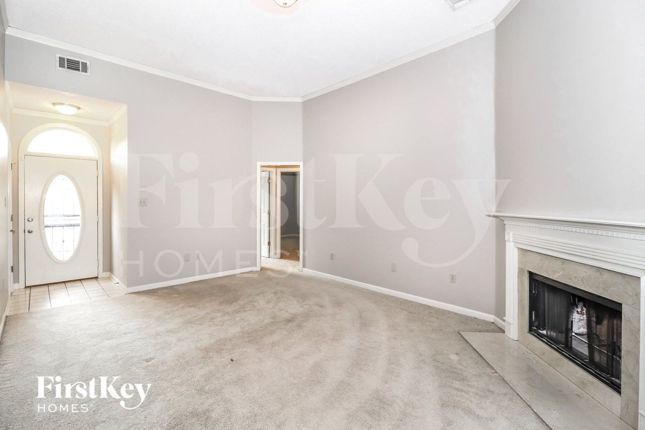 726 Silver Sands Dr - Photo 4 of 15