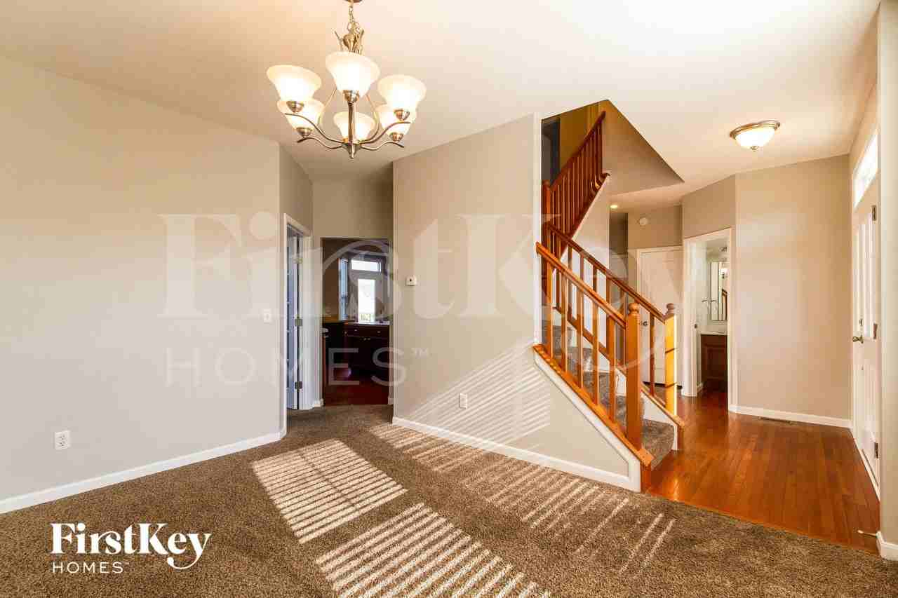 6626 Thistle Grv - Photo 3 of 15