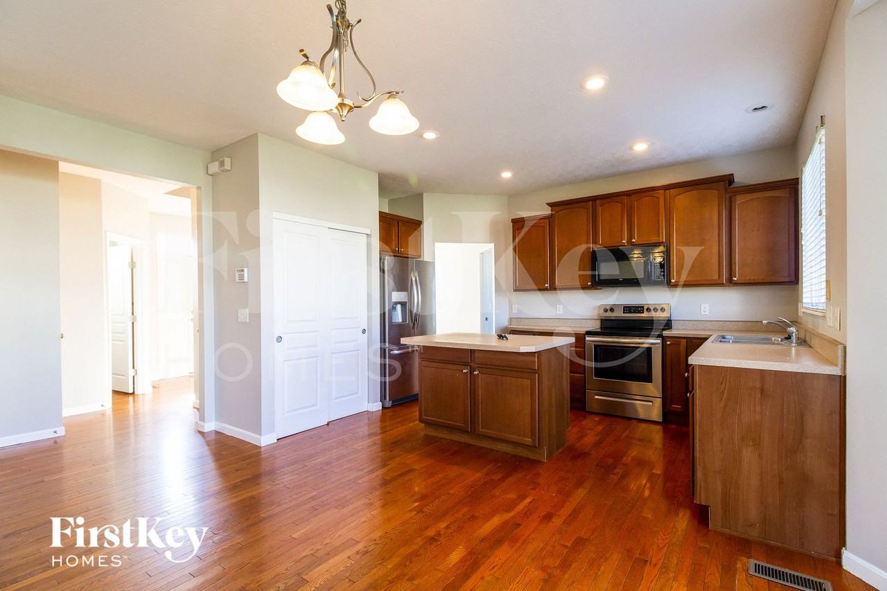 6626 Thistle Grv - Photo 6 of 15