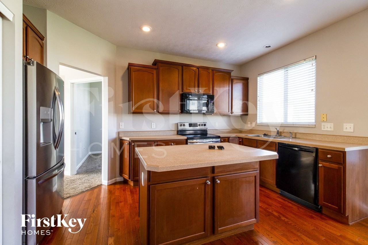 6626 Thistle Grv - Photo 7 of 15