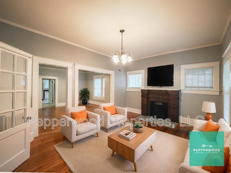 318 Hydrick St - Photo 2 of 21