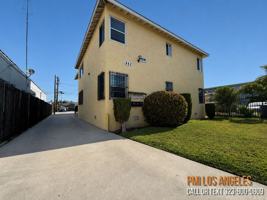 featured image of 943 W 68th St #4