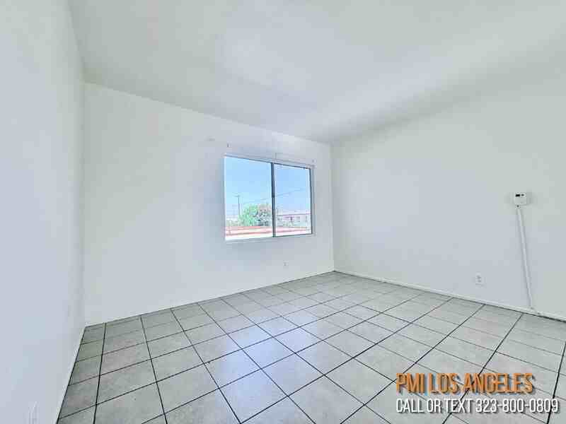 943 W 68th St #4 - Photo 2 of 29